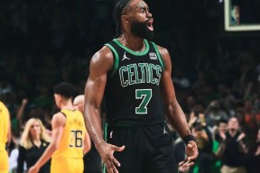 开元体育官方网站-包含NBA季后赛赛后走向成谜；波士顿凯尔特人刷新队史纪录；震撼外界；轮换策略成焦点的词条